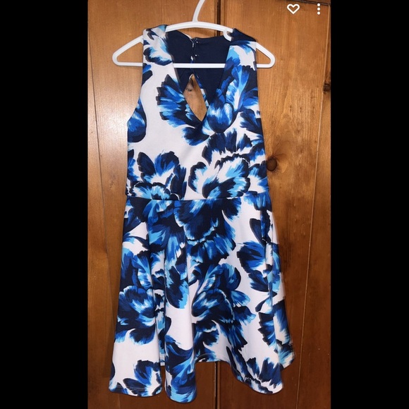 Formal girls dress - Picture 1 of 2